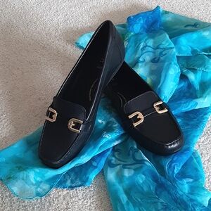 GEOX Respira Black Leather Loafers w Gold Buckle Details - Nearly New!